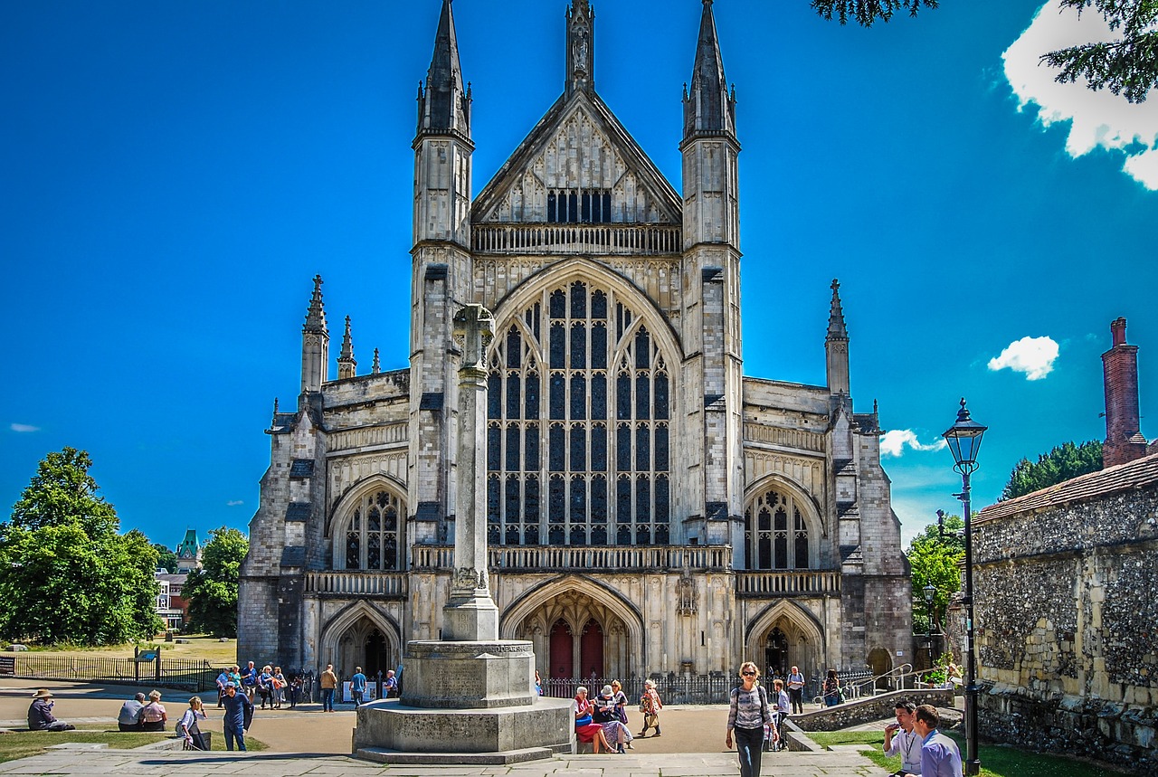 Explore Winchester's rich history on the 878 Tour, featuring King Alfred's 9th-century victory and the legend of King Arthur's Round Table.