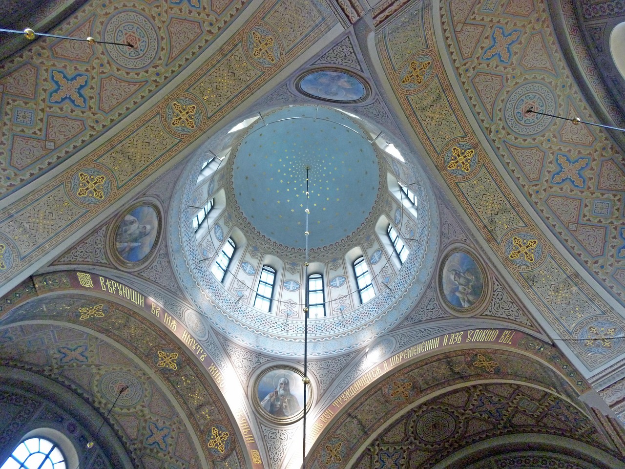uspenski-cathedral-dome-helsinki-finland